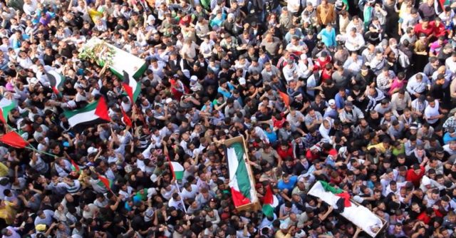 Bilde fra filmen - en stor folkegruppe