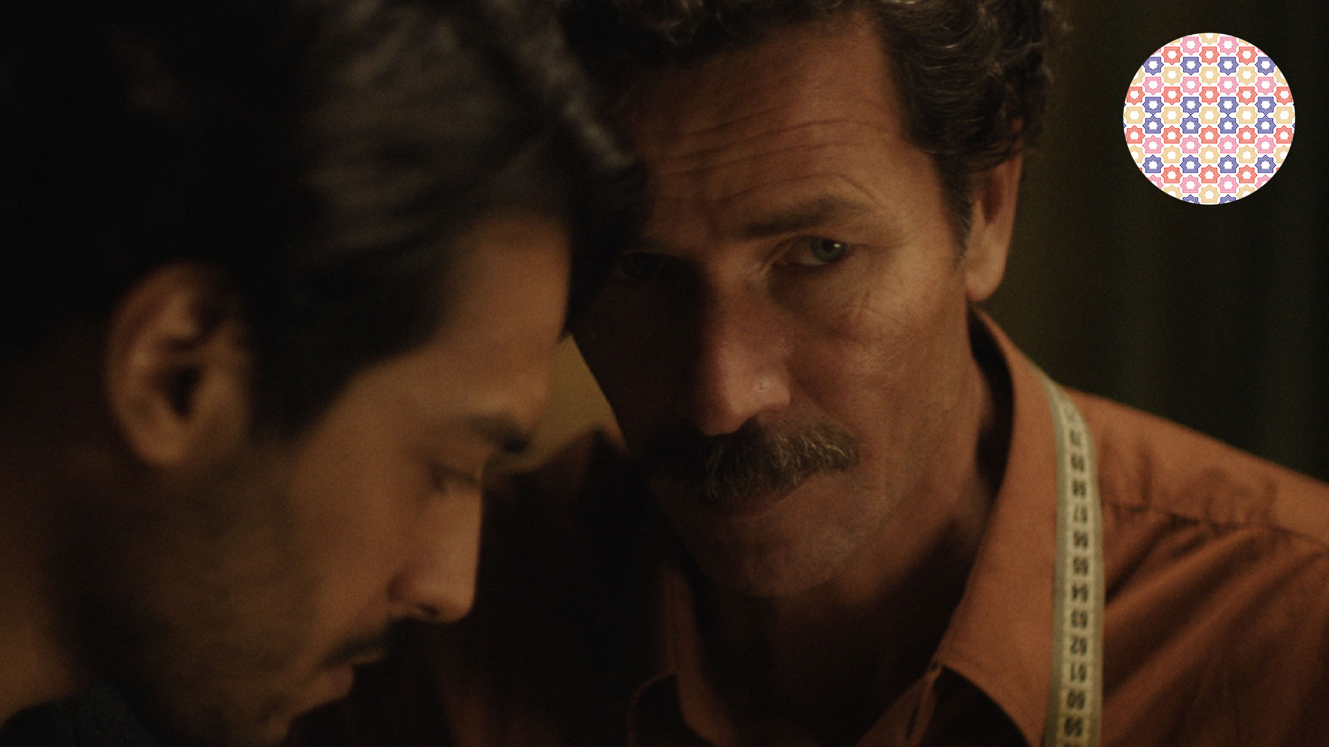 Bilde fra filmen Blue Caftan to menn