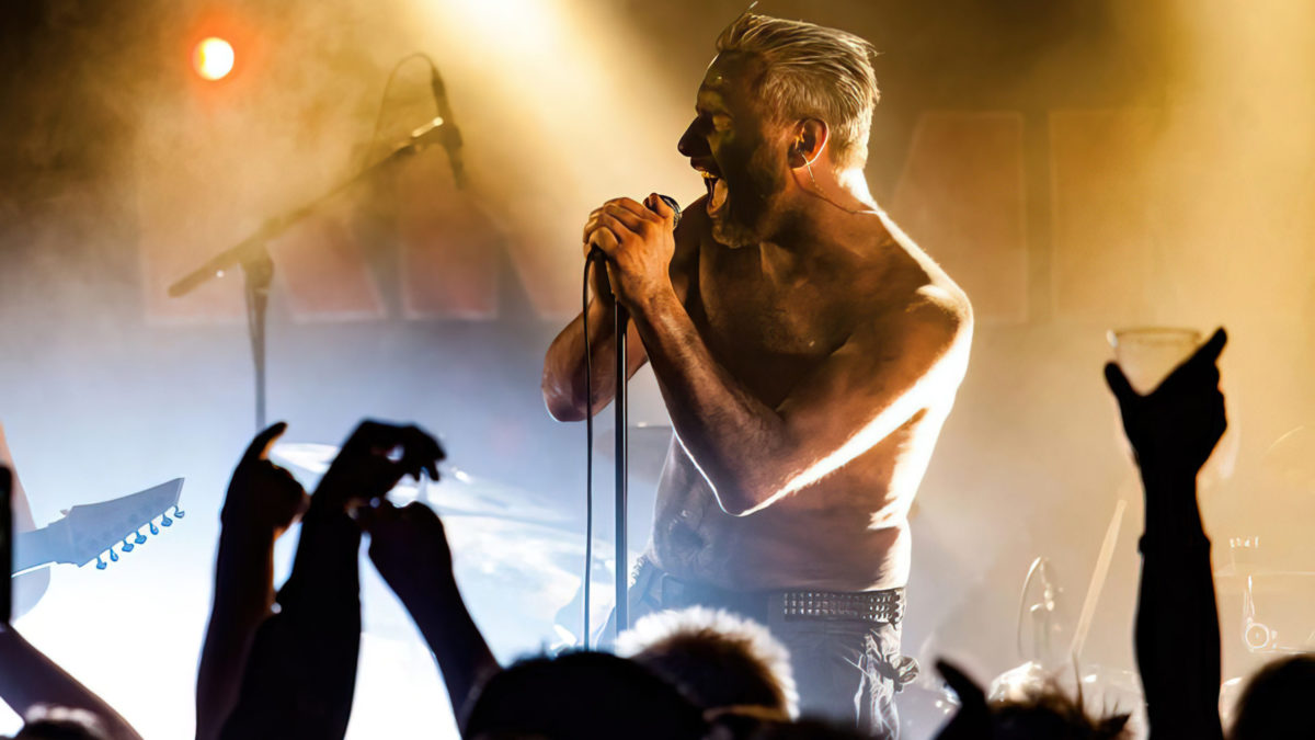 Bilde av vokalisten i bandet Rammsund