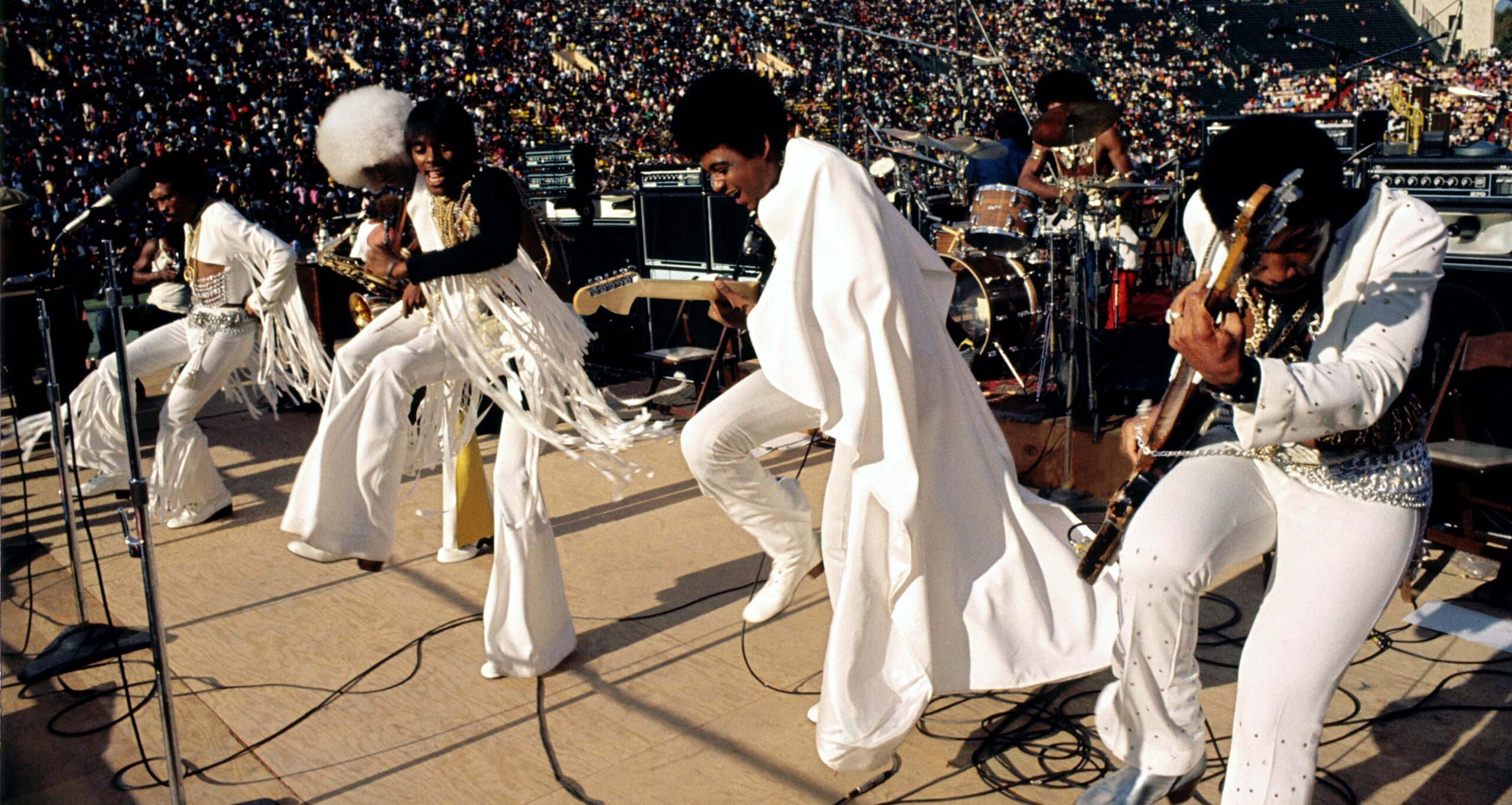 Bilde av musikere på en scene