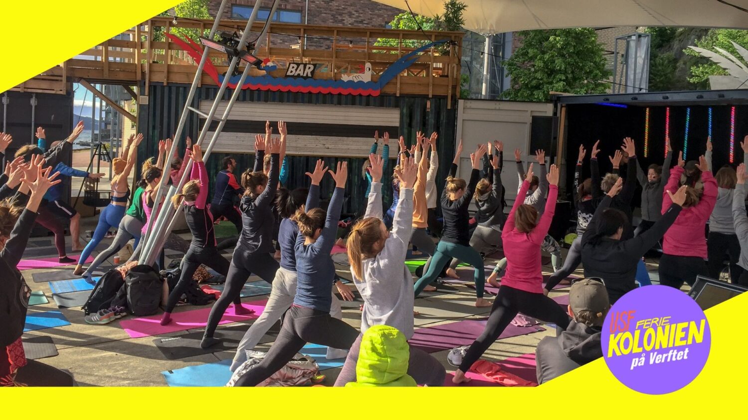 Bilde fra yoga utendørs på USF vVrftet
